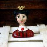Queen Of Hearts Sculpture - Wonderland Collection